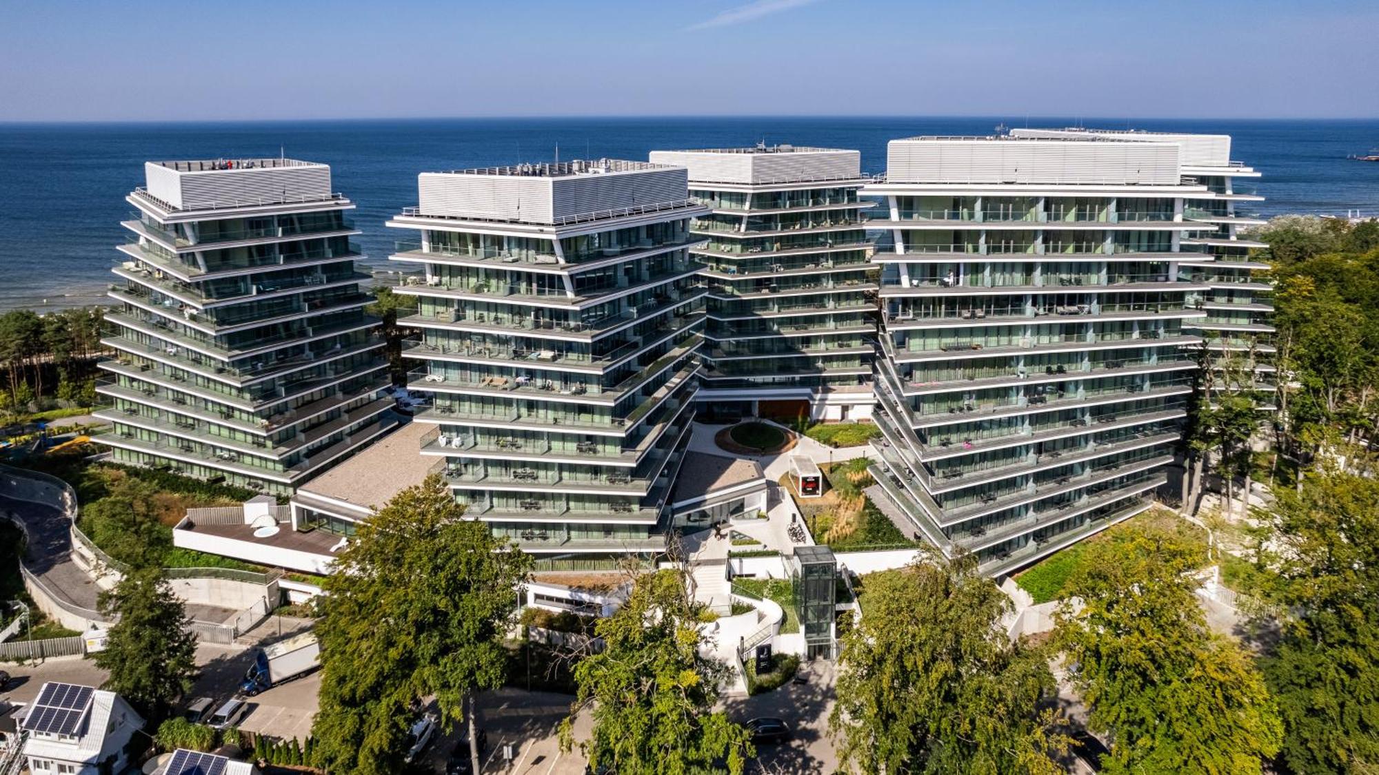 Prywatne Apartamenty Sun & Snow W Wave Z Basenem Miedzyzdroje Luaran gambar