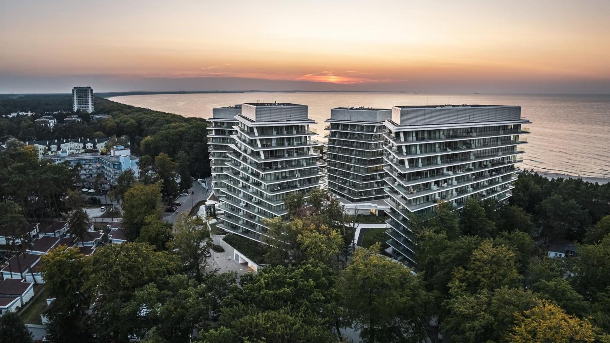 Prywatne Apartamenty Sun & Snow W Wave Z Basenem Miedzyzdroje Luaran gambar